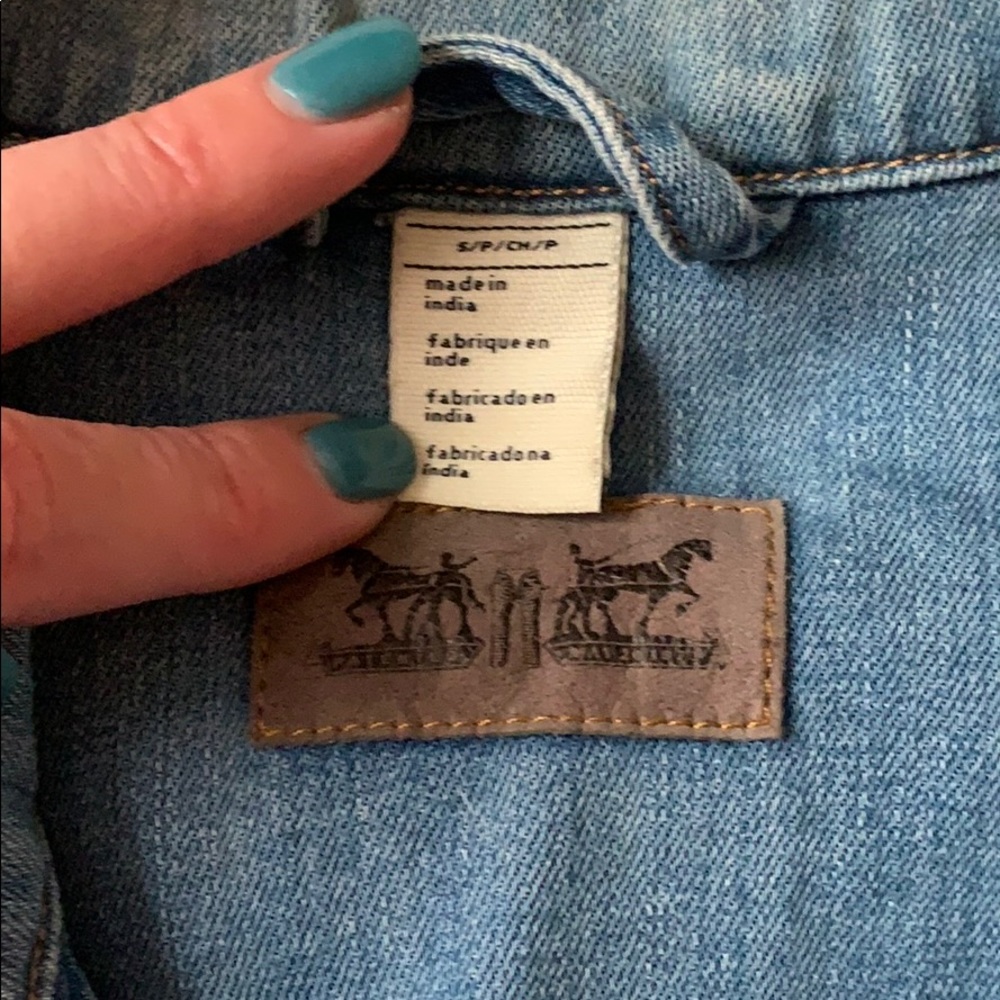 Denim jacket - Picture 2 of 3